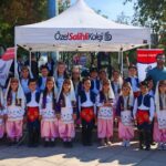 2A Sınıfı Öğrencilerimiz Harmandalı Gösterisi İle Atatürk Kent Meydanında (15.10.2025)