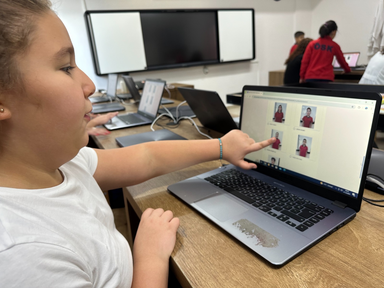 48cf4087-6e1a-475c-acc1-183edb6378f2