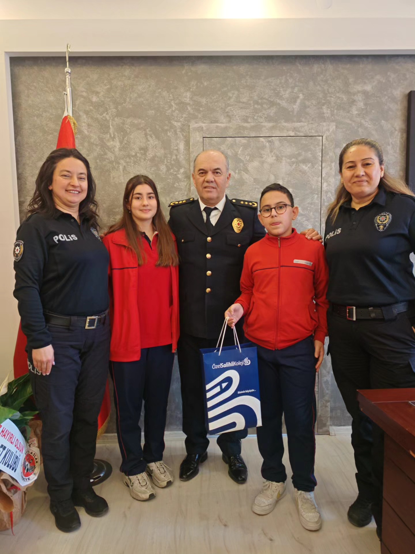 669297752_1722429905443991_2650328908101606625_n